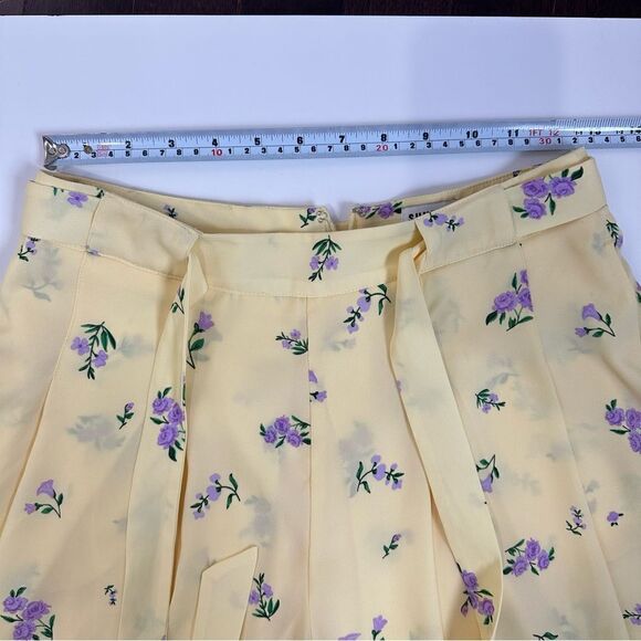 Aritzia Sunday Best Westley Short in Pastel Yellow Orchid Sz 4 - Picture 8 of 9
